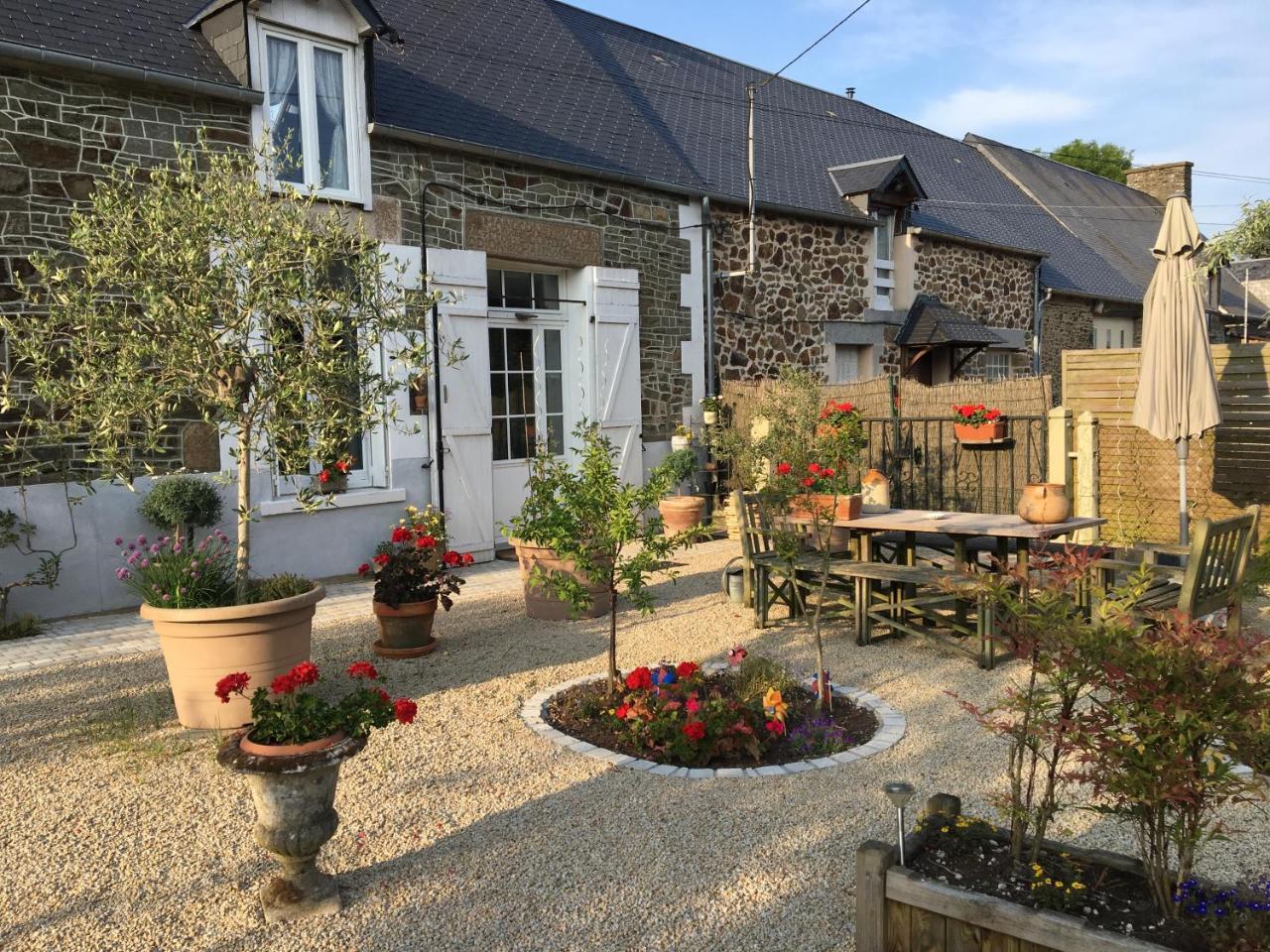 Kirribilli Bed and Breakfast Pleine-Fougères Exteriör bild